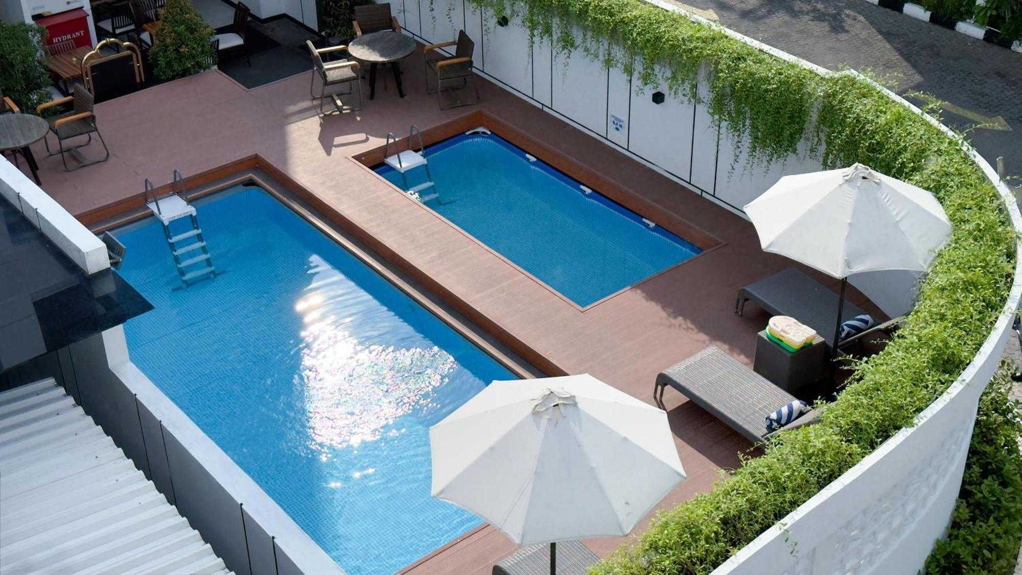 Metro Park View Hotel Kota Lama Semarang Exterior photo