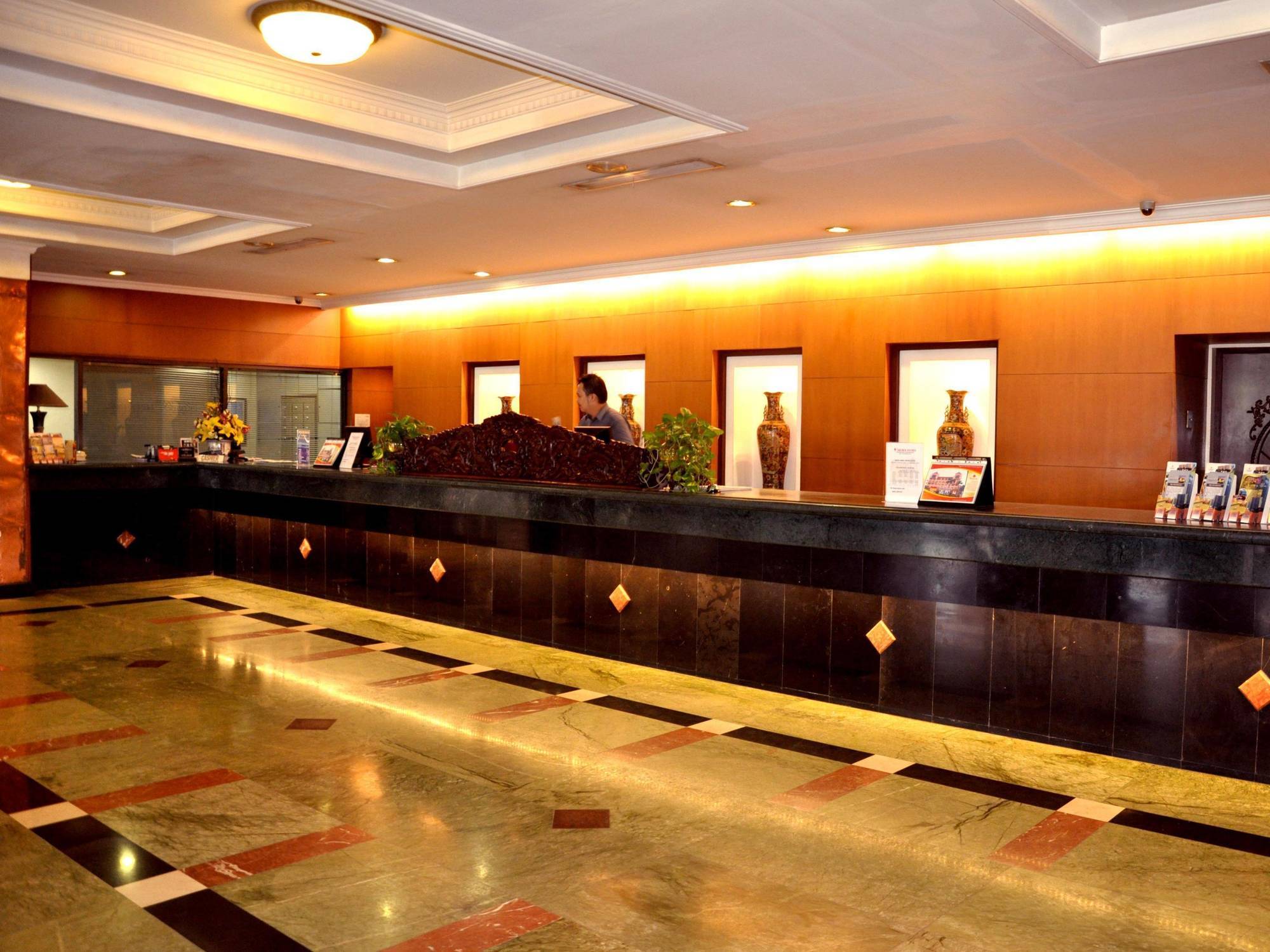 Metro Park View Hotel Kota Lama Semarang Exterior photo