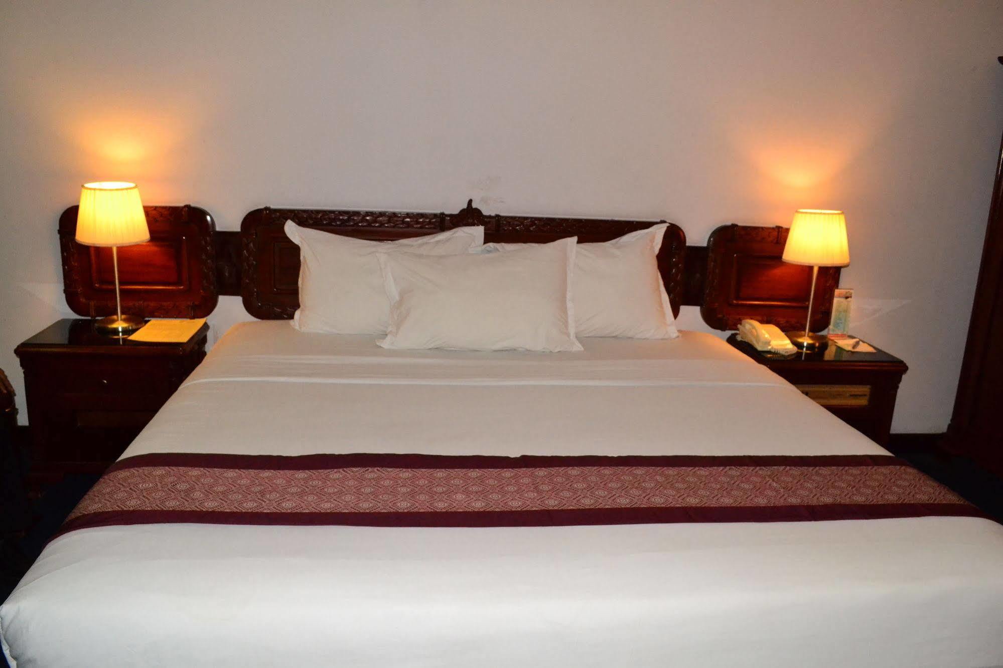 Metro Park View Hotel Kota Lama Semarang Exterior photo