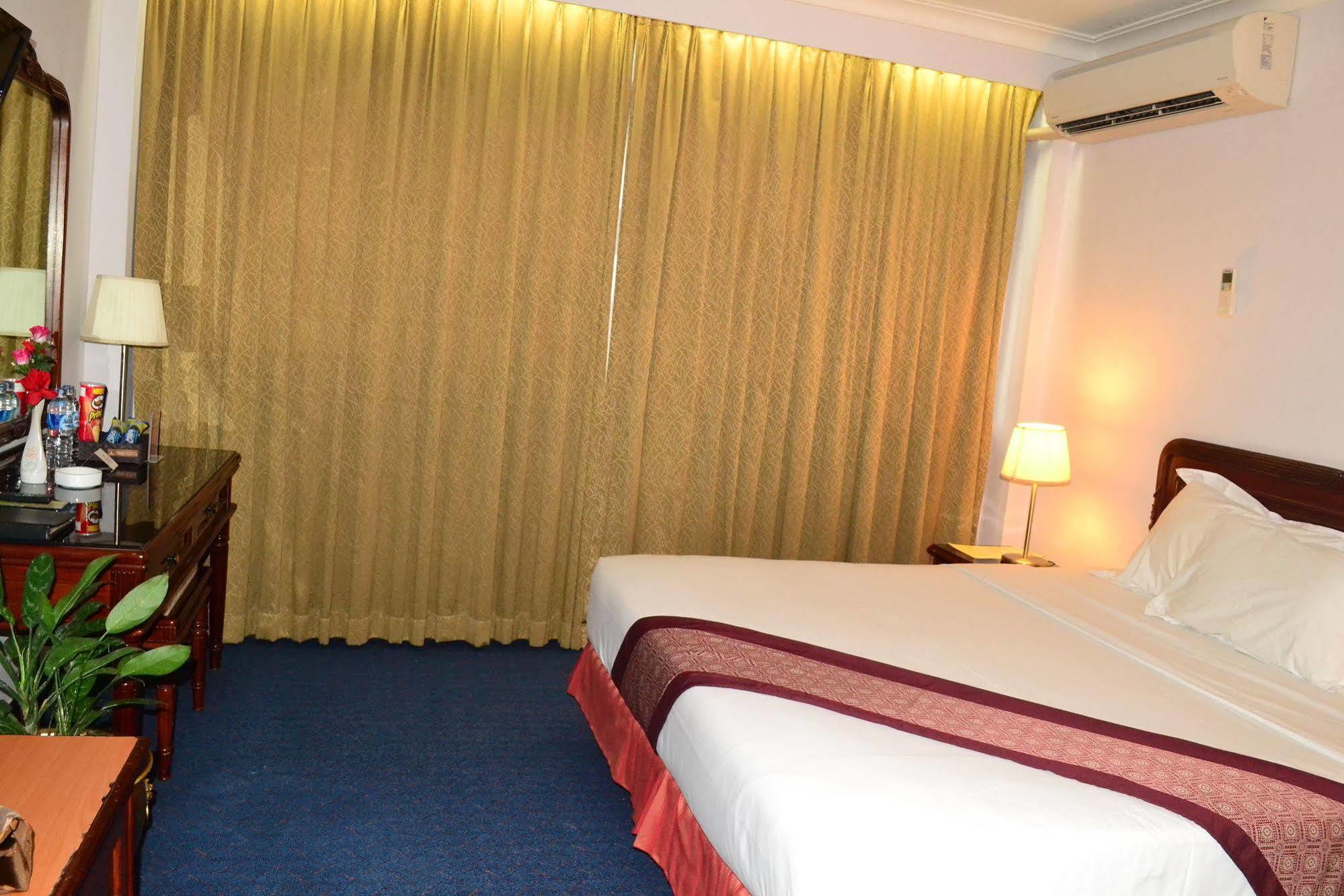 Metro Park View Hotel Kota Lama Semarang Exterior photo