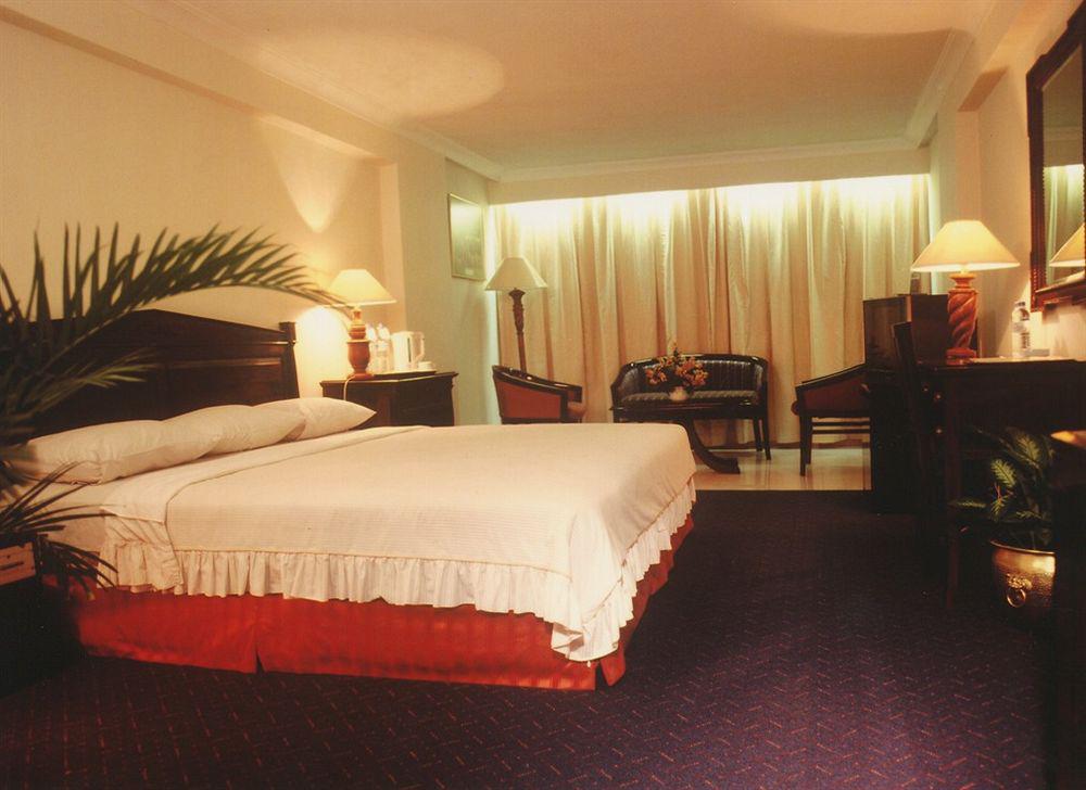 Metro Park View Hotel Kota Lama Semarang Exterior photo